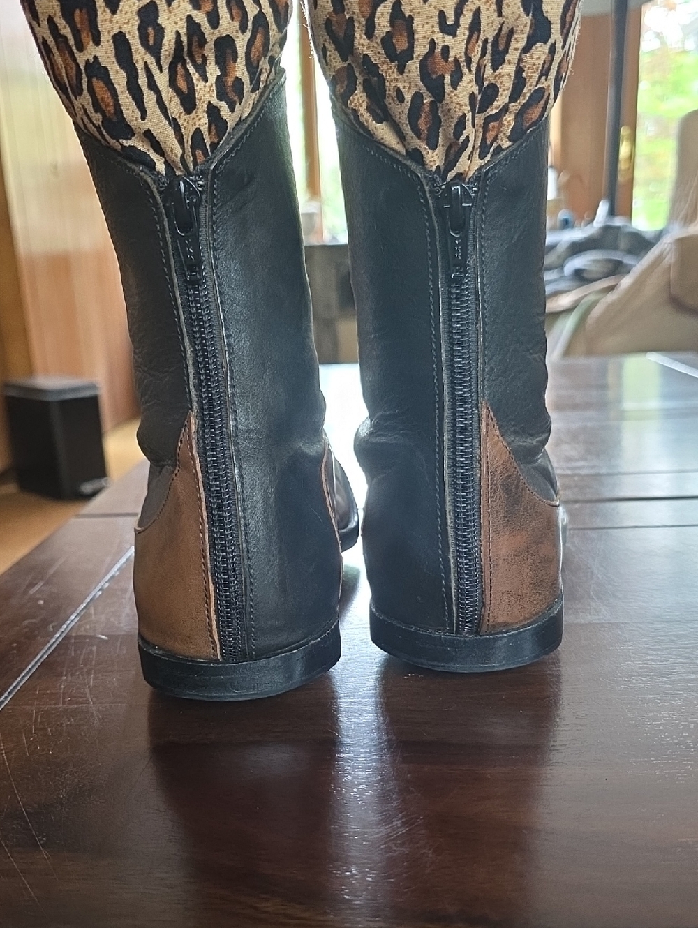 Cydwoq two tone booties - Picture 4 of 10